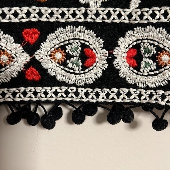 Umgee Womens Size S Black Embroidered Bird Floral Mini Skirt Pom Pom Hem - Picture 2 of 9